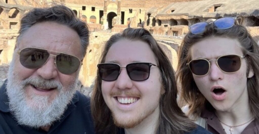russell crowe family at colosseum